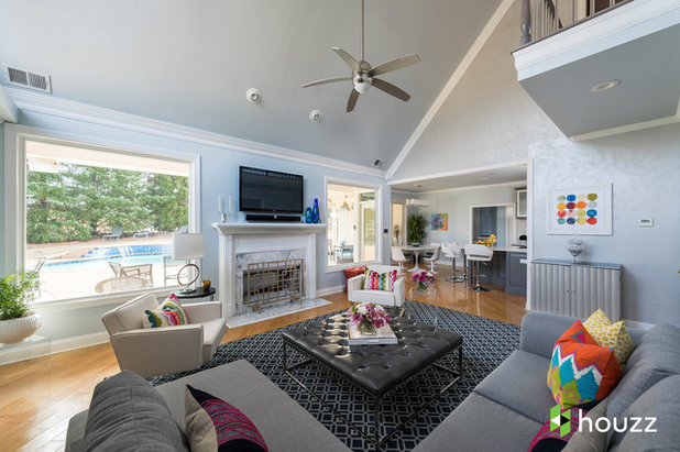 Nyklassisk Dagligstue by Rachel Oliver Design, LLC