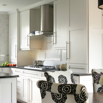 CONTEMPORARY BLACK AND WHITE KITCHEN
