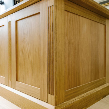 TRADITIONAL FITTED OAK HOME OFFICE AND LIBRARY