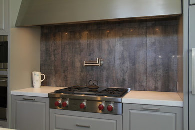 Example of a minimalist kitchen design in San Francisco