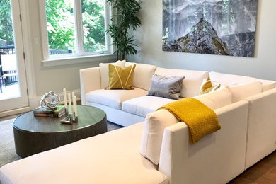 Family room - contemporary family room idea in Toronto