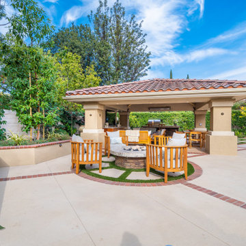 Fire Pit w/ Adjacent Outdoor Room