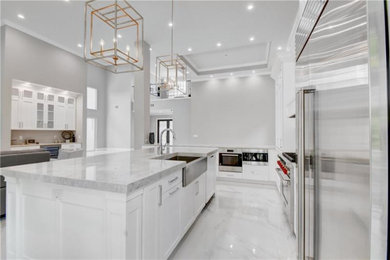 Kitchen - kitchen idea in Miami