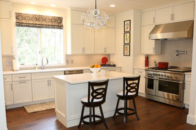 Example of a kitchen design in Austin
