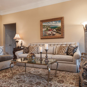 Traditional. Neutral Living Room