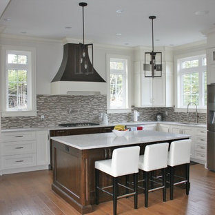 Traditional Kitchen with Curved range Hood