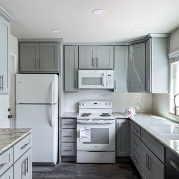 U-shaped kitchen light grey shaker