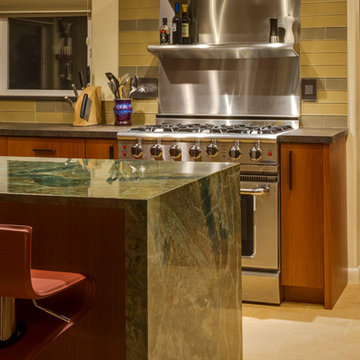 Seville - Rio Grande / Contemporary Mahogany Kitchen