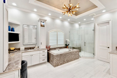 Example of a transitional bathroom design in Dallas