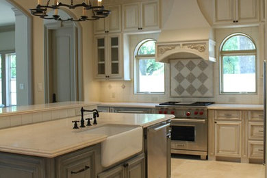 Transitional kitchen photo in Houston