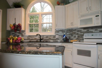 Inspiration for a kitchen remodel in Cleveland