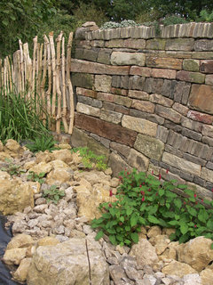 Garden Walls: Dry-Stacked Stone Walls Keep Their Place in the Garden