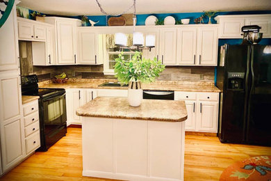 Elegant kitchen photo in Little Rock