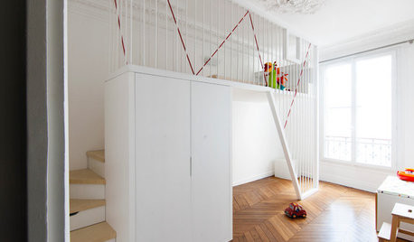 Gelungener Einbau: Helle Zwischenetage vergrößert ein Kinderzimmer