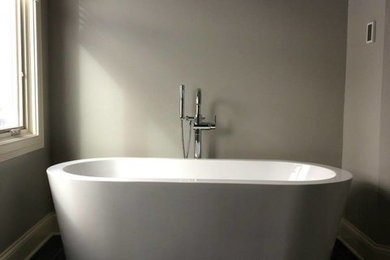 Minimalist bathroom photo in Columbus