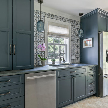 Windsor Farms | Mudroom |Scullery | Butler's Pantry | Custom Glass Lighting