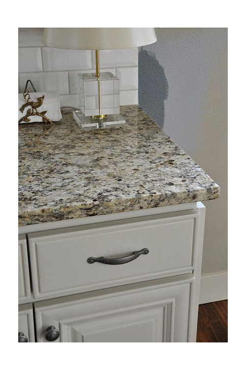 Cabinet Color That Makes Venetian Gold Granite Countertop Modern