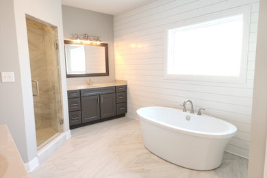 Inspiration for a farmhouse bathroom remodel in Chicago