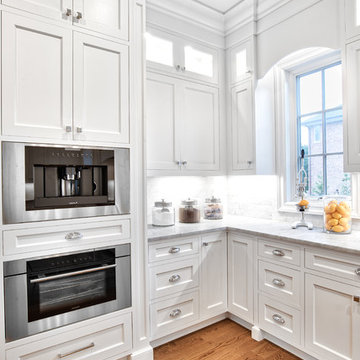 Expansive Transitional Kitchen