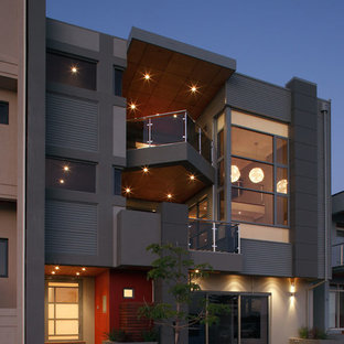 Свежая идея для дизайна: двухэтажный фасад многоквартирного дома среднего размера в современном стиле - отличное фото интерьера