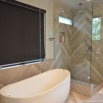 Bellaire - Lake Master Bathroom