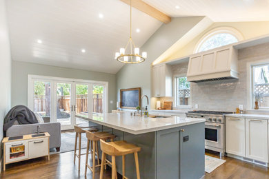 Inspiration for a transitional kitchen remodel in San Francisco