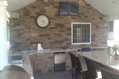 Example of a classic patio design in New York