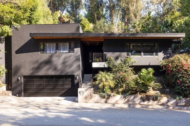 Example of an exterior home design in Los Angeles