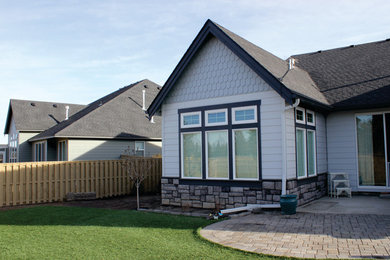 Example of a mid-sized classic sunroom design in Other