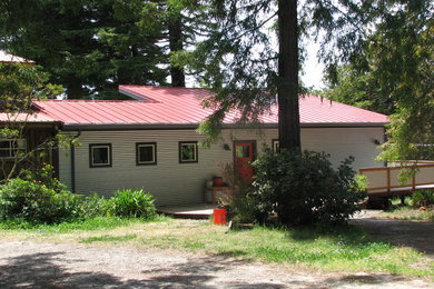 Example of an urban home design design in San Francisco