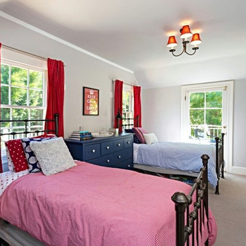 Guest Bedroom with Twin Beds