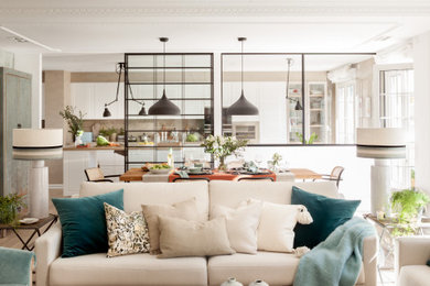 This is an example of a beach style living room in Bilbao.