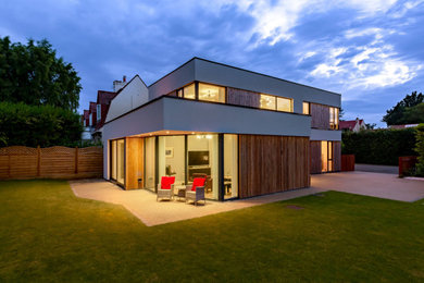 Photo of a contemporary house exterior in Edinburgh.