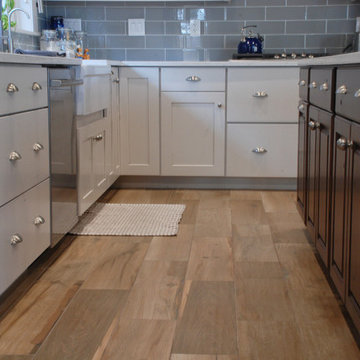 White Shaker Kitchen with Dark Island – Gilbert