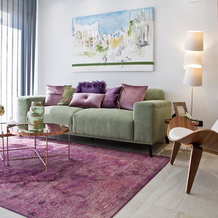 Foto de salón contemporáneo con paredes blancas y suelo gris