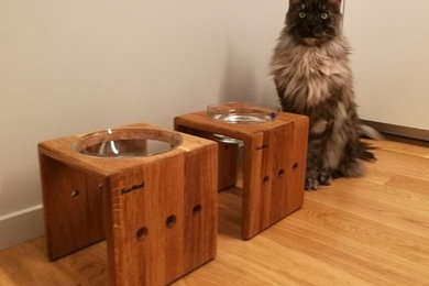 Миски на деревянных подставках для собак и кошек