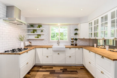 Inspiration for a mid-sized transitional kitchen in Columbus.