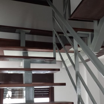 Escalera interior Saval