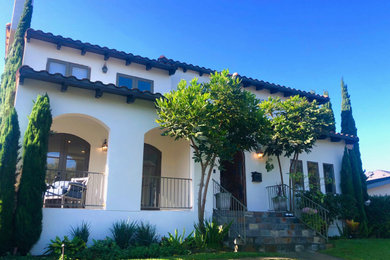 Example of a southwest home design design in Los Angeles
