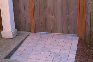 Inspiration for a traditional landscaping in Seattle.