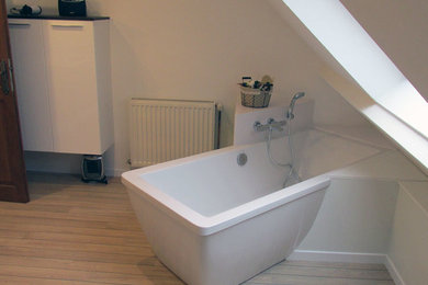 Idée de décoration pour une salle de bain minimaliste.