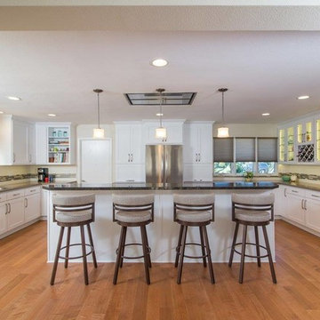 Spacious Contemporary Kitchen