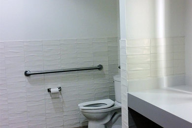 Example of a minimalist bathroom design in Houston
