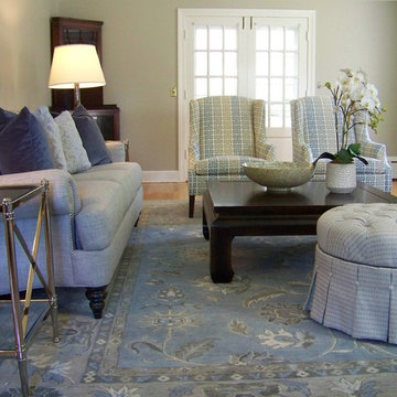 Tradtional Living Room -- Mary de la Parra