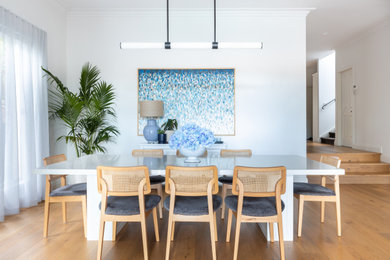 This is an example of a nautical dining room in Melbourne.