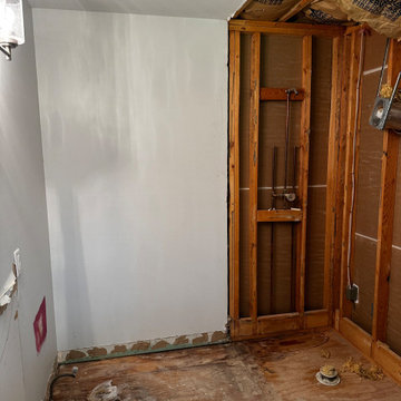 Current Commerce Master Bathroom