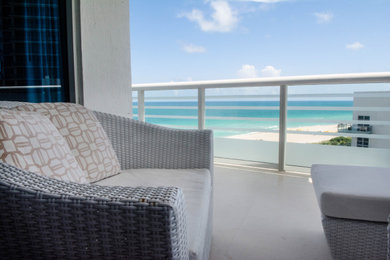 Balcony - contemporary balcony idea in Miami