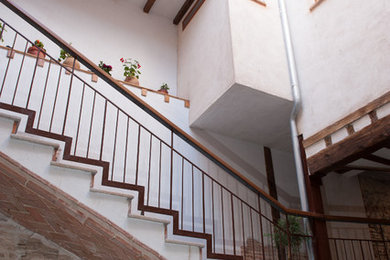 アリカンテにあるラスティックスタイルのおしゃれな階段の写真