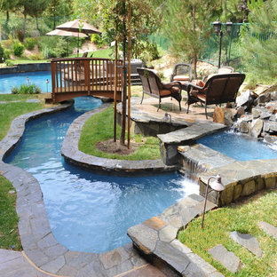 Asiatischer Schwimmteich in individueller Form mit Natursteinplatten in Los Angeles