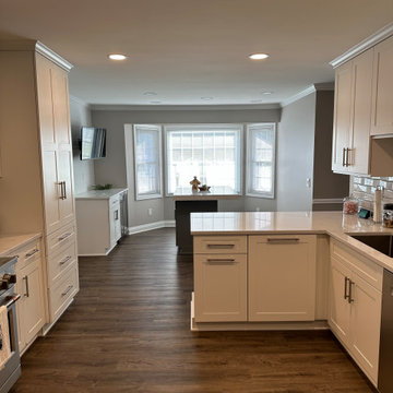 Showplace EVO Parkside Kitchen in White II & Gauntlet Gray